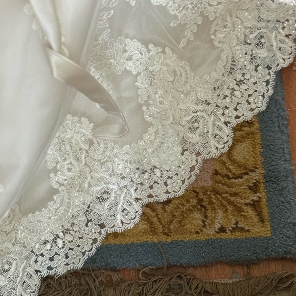 Elegant White Lace Wedding Dress - Picture 11 of 15